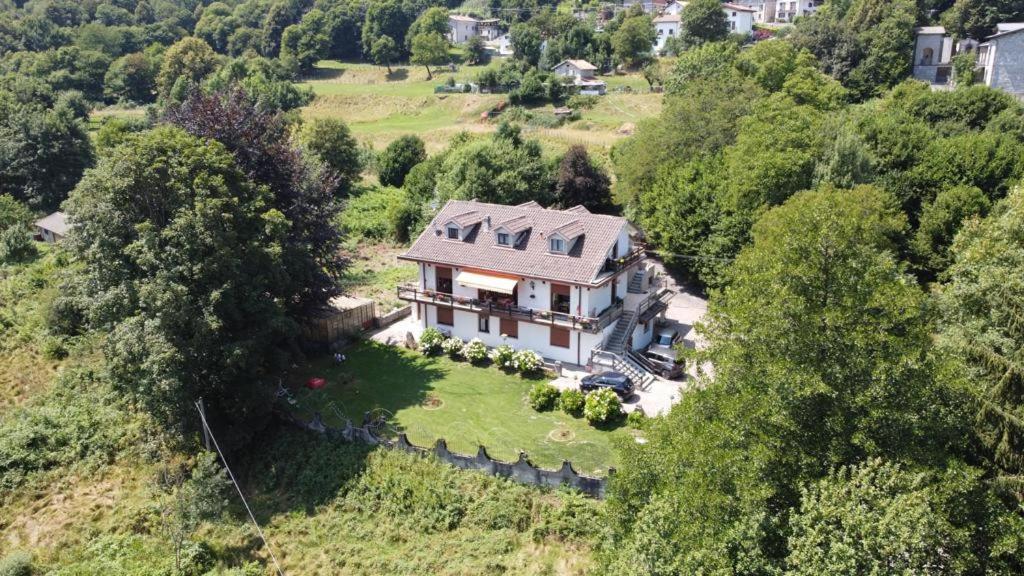 Villa Immersa Nel Verde A Lanzo dʼIntelvi Extérieur photo