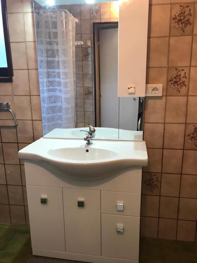 Villa Immersa Nel Verde A Lanzo dʼIntelvi Extérieur photo